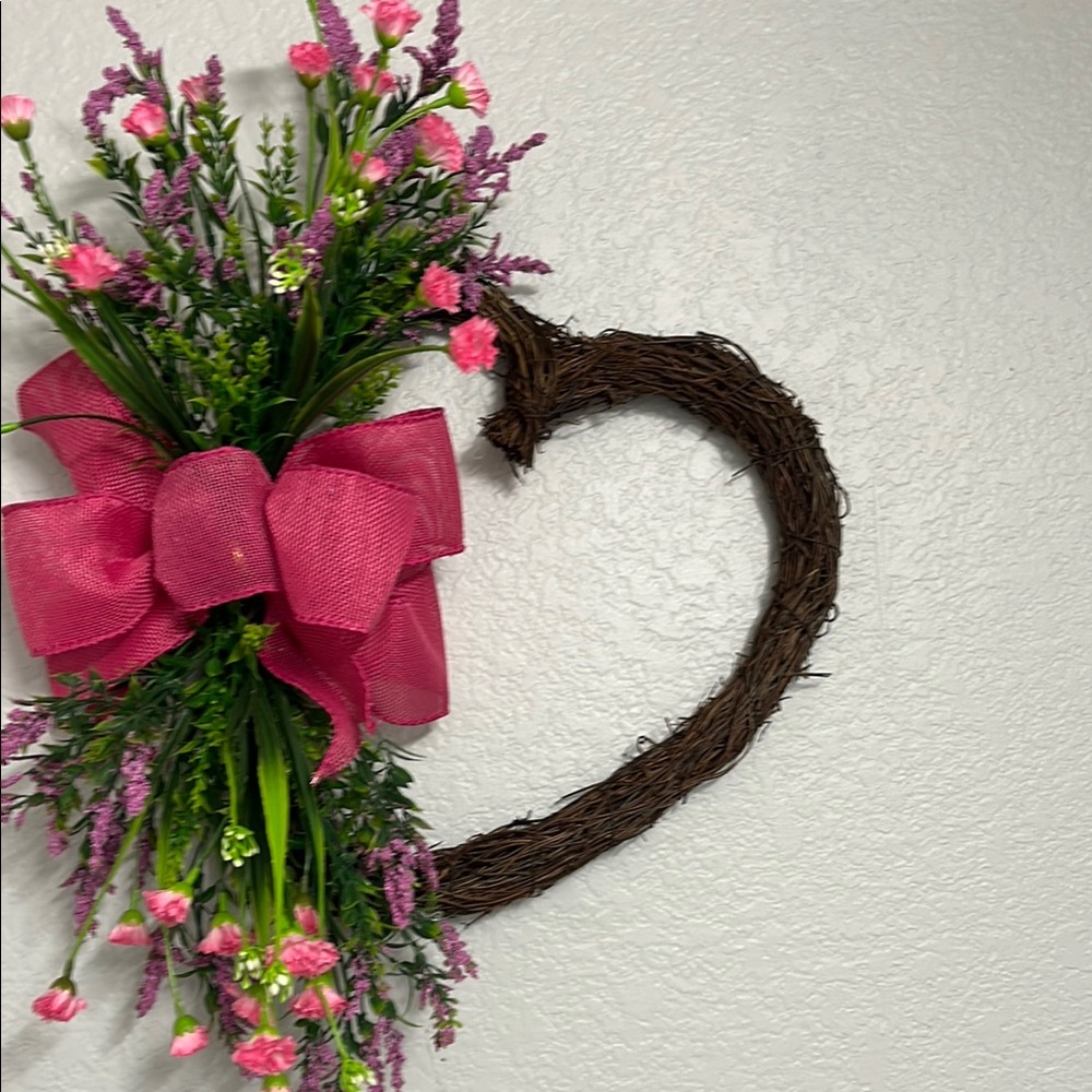 Pink Floral Heart-Shaped Wall Decor